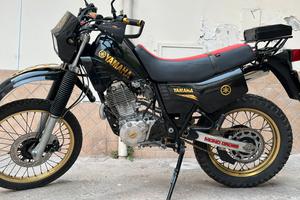 Moto Yamaha XT600