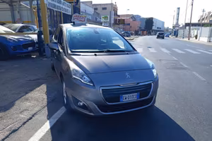 PEUGEOT 5008 1.6 HDi 115 CV Active 7 POSTI