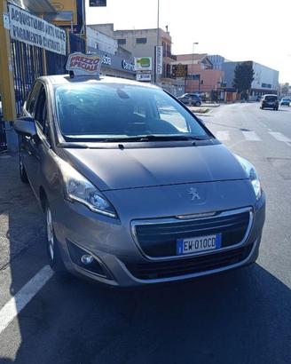 PEUGEOT 5008 1.6 HDi 115 CV Active 7 POSTI