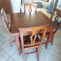 Tavolo allungabile con sedie