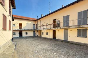 3 LOCALI A AIRUNO