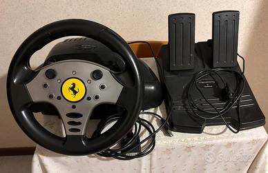 Volante e pedaliera per videogiochi pc