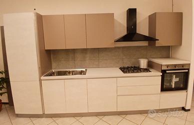 CUCINA NUOVA CON GOLA CM.365