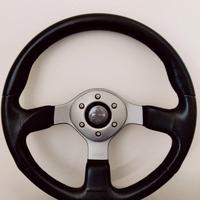 volante Momo in pelle 