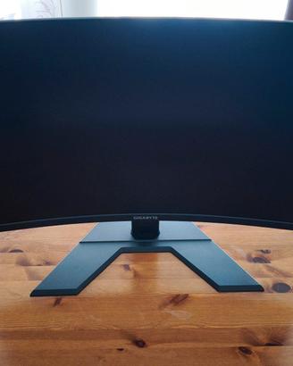 Monitor Gigabyte M32QC 2K