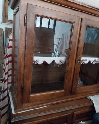 Credenza con vetrina