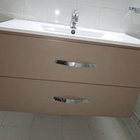 Mobile Bagno Moderno Sospeso con Lavabo e Specchio