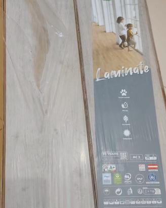 Pavimento in laminato AC3 rovere master floor