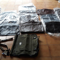 Stock di valigie porta abbigliamento