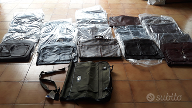 Stock di valigie porta abbigliamento