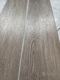 Pavimento laminato nuovo