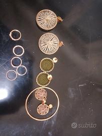 set di orecchini anelli e bracciale