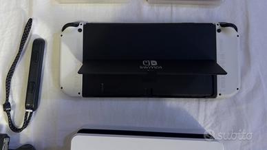 Nintendo Switch oled con super Mario preins