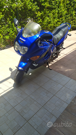 Moto Suzuki GSX 600 F