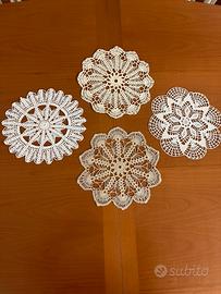 4 centrini all’uncinetto eseguiti a mano