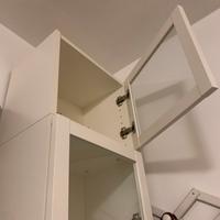 Mobile a colonna in legno con ante legno e vetro