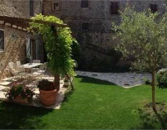Rustico / Casale di 470 m² con più di 5 locali a C