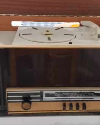 Radio d'epoca giradischi Minerva 