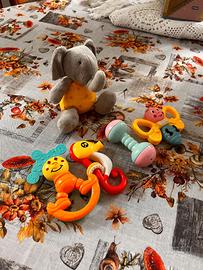 Set 5 giocattoli per neonati: sonagli e peluche
