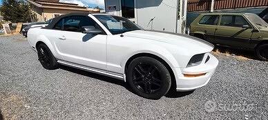 Ford Mustang CABRIO 4.0 V6