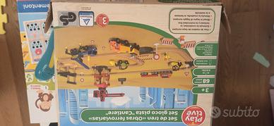 trenino in legno con pista e accessori