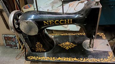 Macchina da cucire vecchia