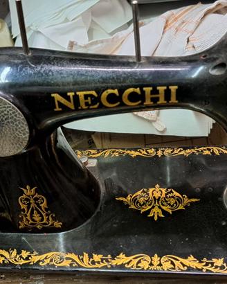 Macchina da cucire vecchia