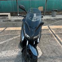 Yamaha X-Max 250 cc
