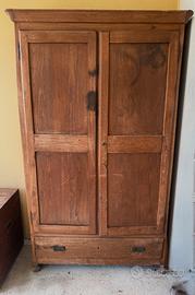 Armadio rustico in legno massello