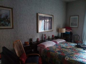 Stanza singola con bagno privato a Cinecittà