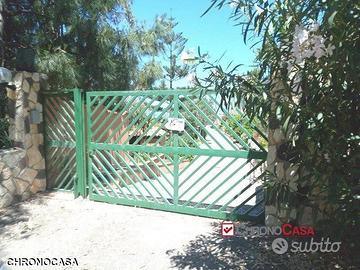 Tra Mare e Monti ampia villa con terreno e