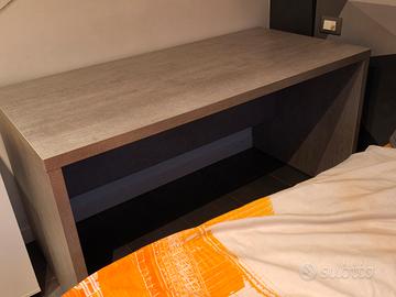 Scrivania in legno Colore Grigio Effetto Cemento