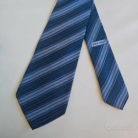 splendida cravatta in seta blu Giorgio Armani