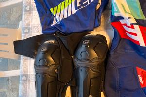 Abbigliamento e stivali enduro cross