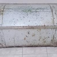 Antico baule navale in legno e metallo