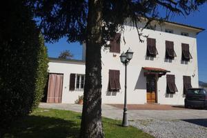 Rustico / Casale di 310 m² con più di 5 locali e b