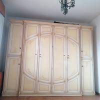 Due armadi con disegni e intarsi in noce