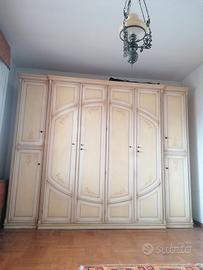 Due armadi con disegni e intarsi in noce