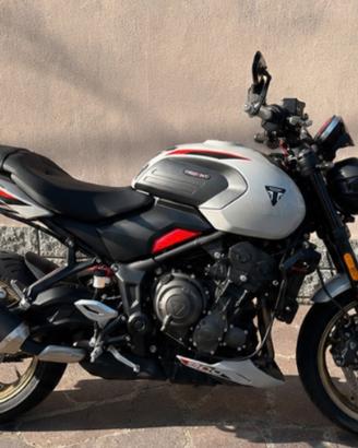 Trident 800