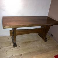 Tavolo rustico e grande