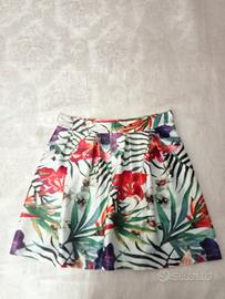 gonna bianca con fiori 