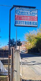 Insegna luminosa+palo di sostegno