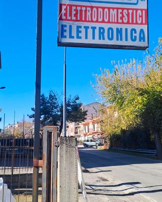 Insegna luminosa+palo di sostegno