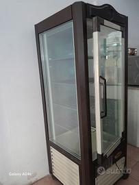 Vetrina colonna semifreddi e gelati