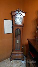 Orologio a pendolo da terra