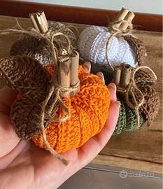 4 zucche decorative fatte a mano all’uncinetto