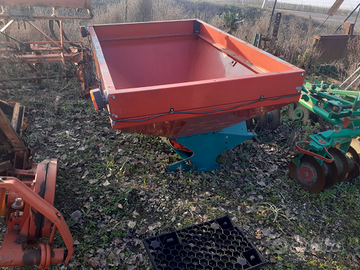 Spandiconcime 800 Lt