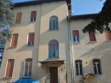 Villa d'epoca con ampio giardino