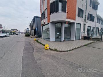 Negozio Cernusco sul Naviglio strada Padana