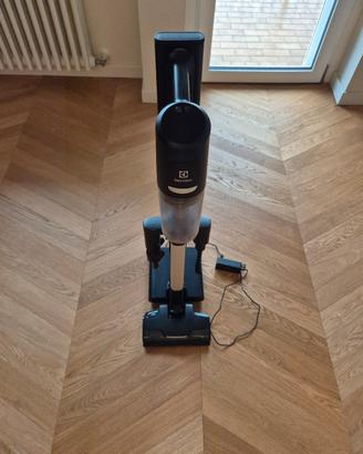 Aspirapolvere Electrolux Ultimate 800 come nuova  